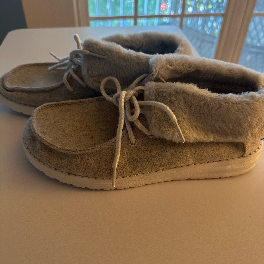 Hey Dude Gray Slippers Comfortable Casual - Picture 2 of 4